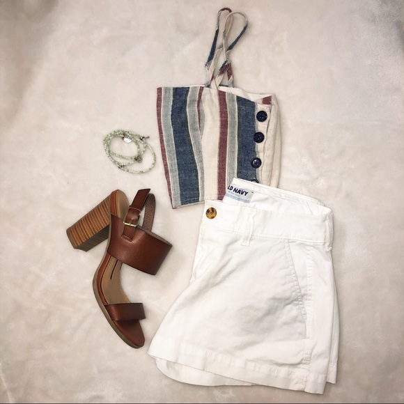 ✨Old Navy Relaxed Mid-Rise Shorts in Bright White - Picture 2 of 5